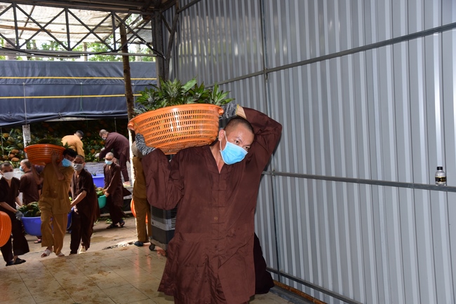 Chùa Hoằng Pháp: Tiếp tục hỗ trợ người dân khó khăn trong đại dịch Covid (đợt 8)